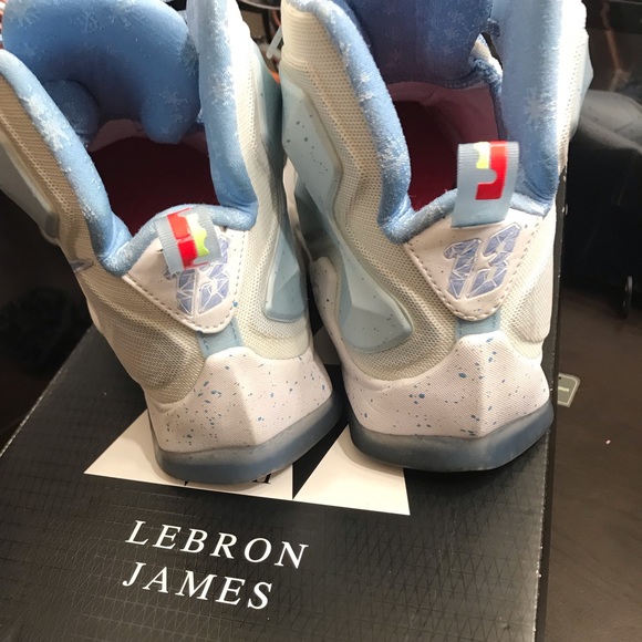 Nike-Lebron James VIII Xmas Edition - Picture 5 of 8